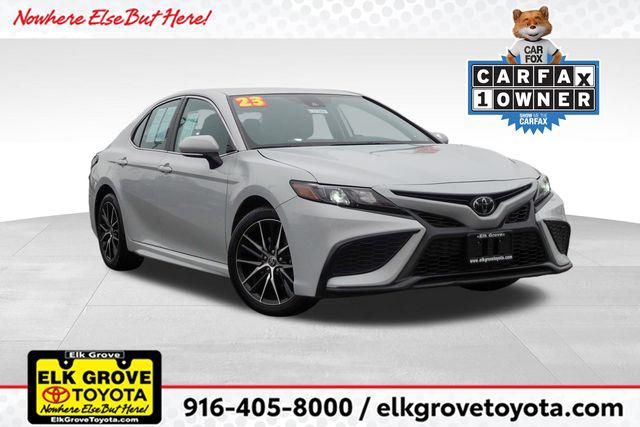 2023 Toyota Camry SE's photo