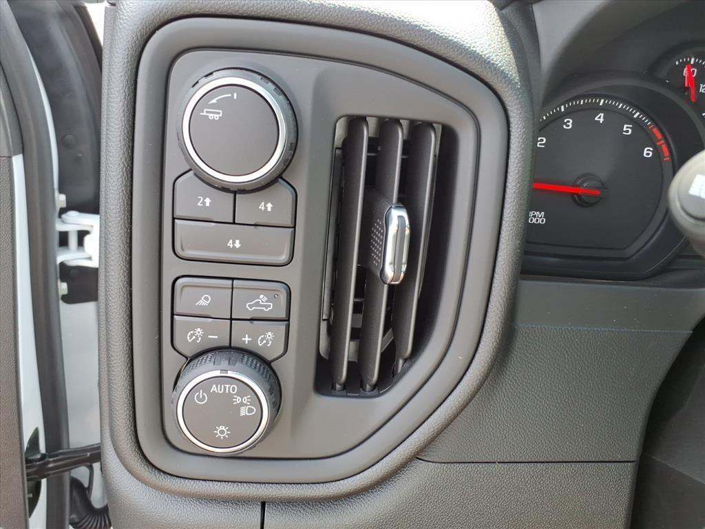 2026 Chevrolet Silverado 2500HD Custom photo 16