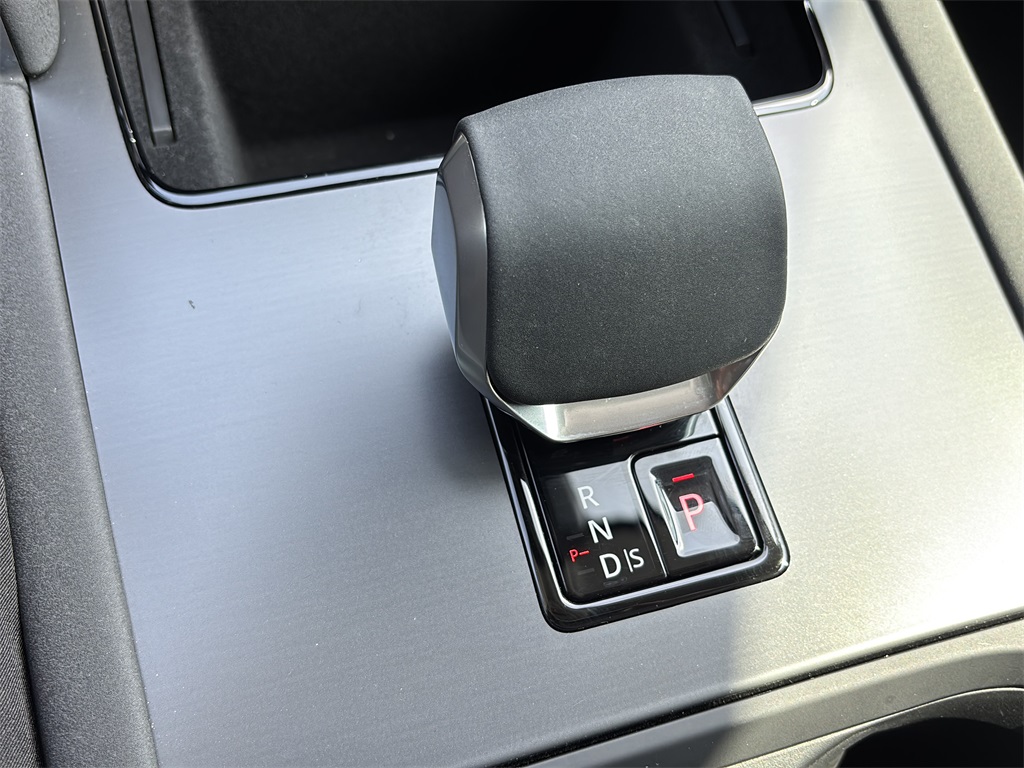 2025 Land Rover Discovery Sport S photo 22