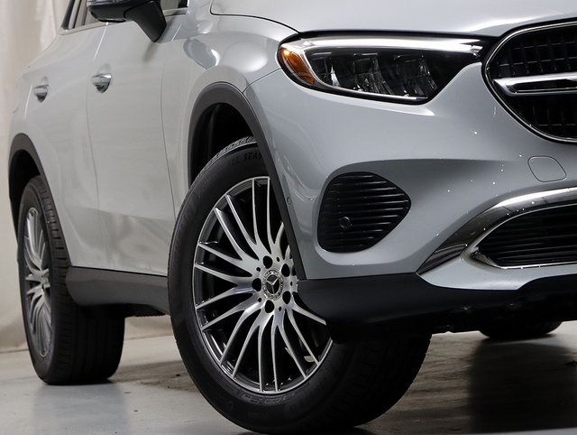 2025 Mercedes Benz GLC 300 4MATIC photo 4