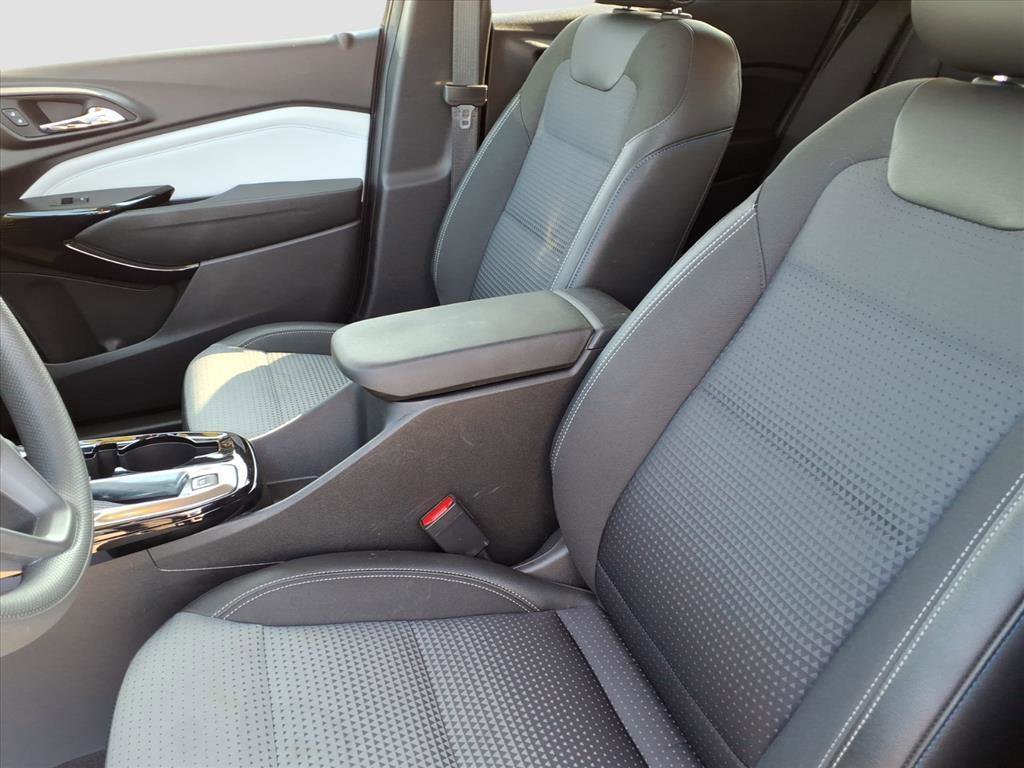 2025 Chevrolet Trax LT photo 11