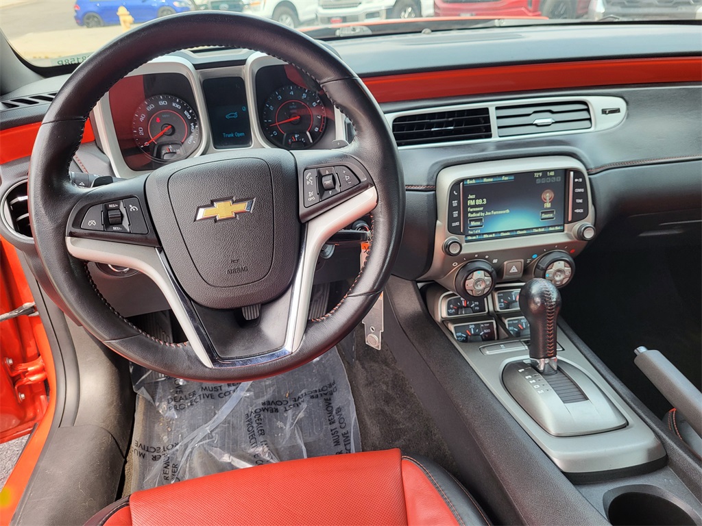 2013 Chevrolet Camaro 2LT photo 17