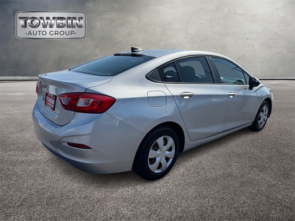 2017 Chevrolet Cruze LS photo 4