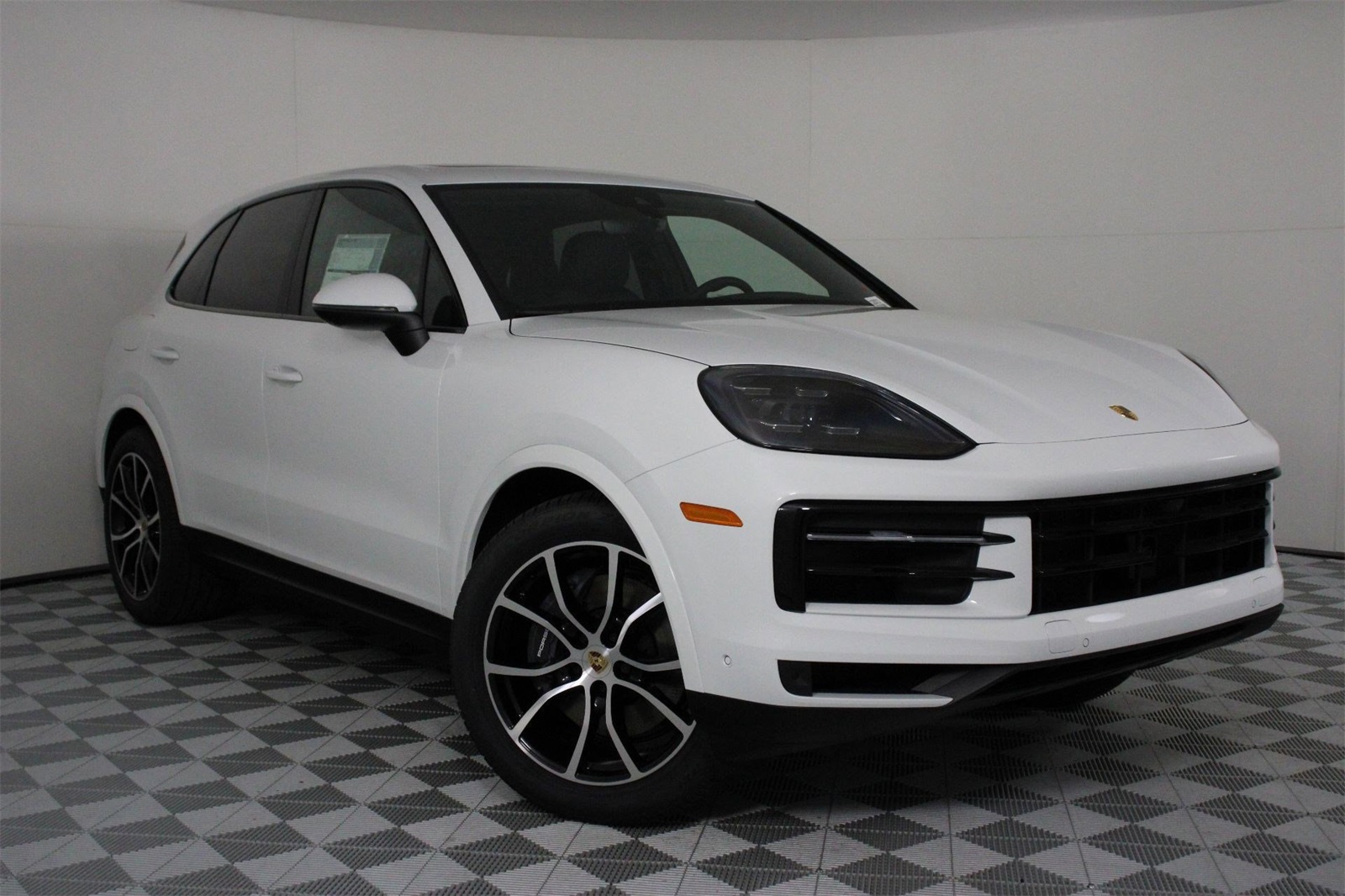 2025 Porsche Cayenne photo 9