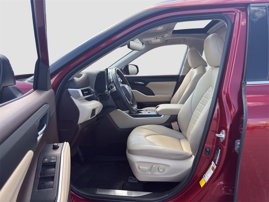 2022 Toyota Highlander XLE photo 9