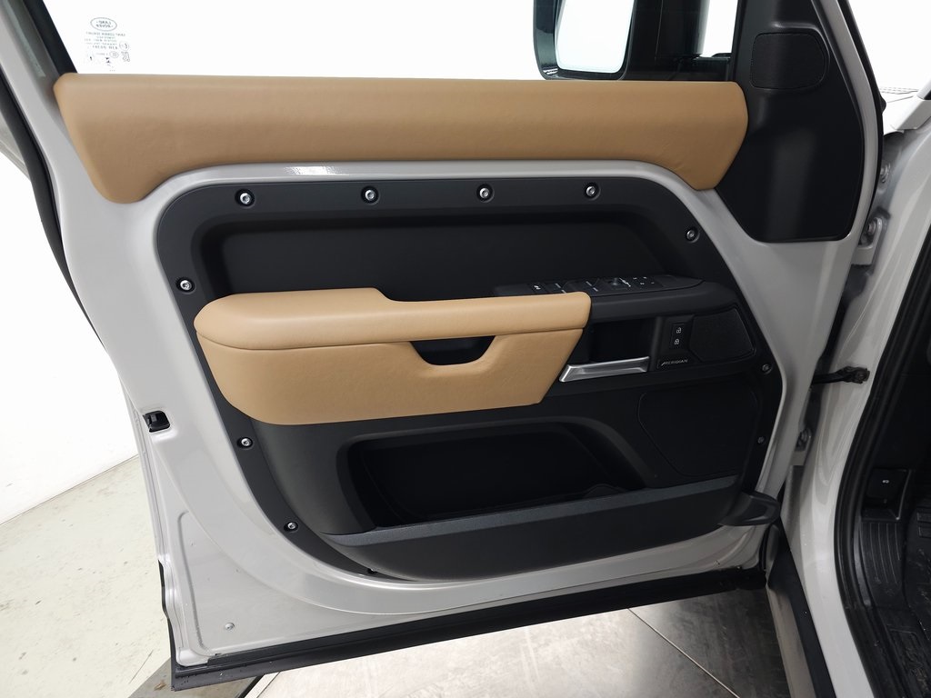 2026 LAND ROVER DEFENDER - Image 11