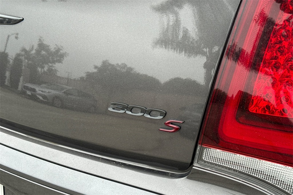 2021 Chrysler 300 S photo 3