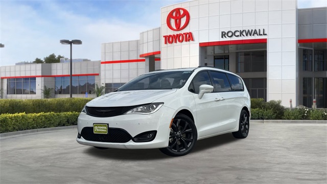 2018 Chrysler Pacifica Limited's photo