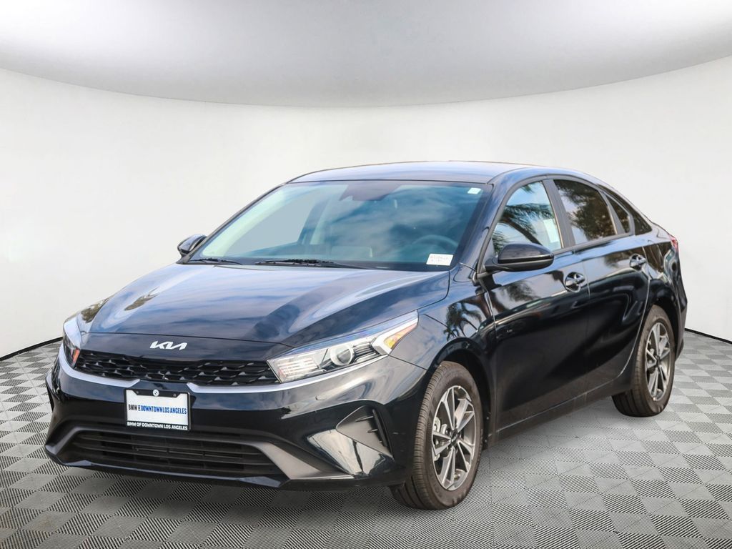 2023 Kia Forte LXS photo 3
