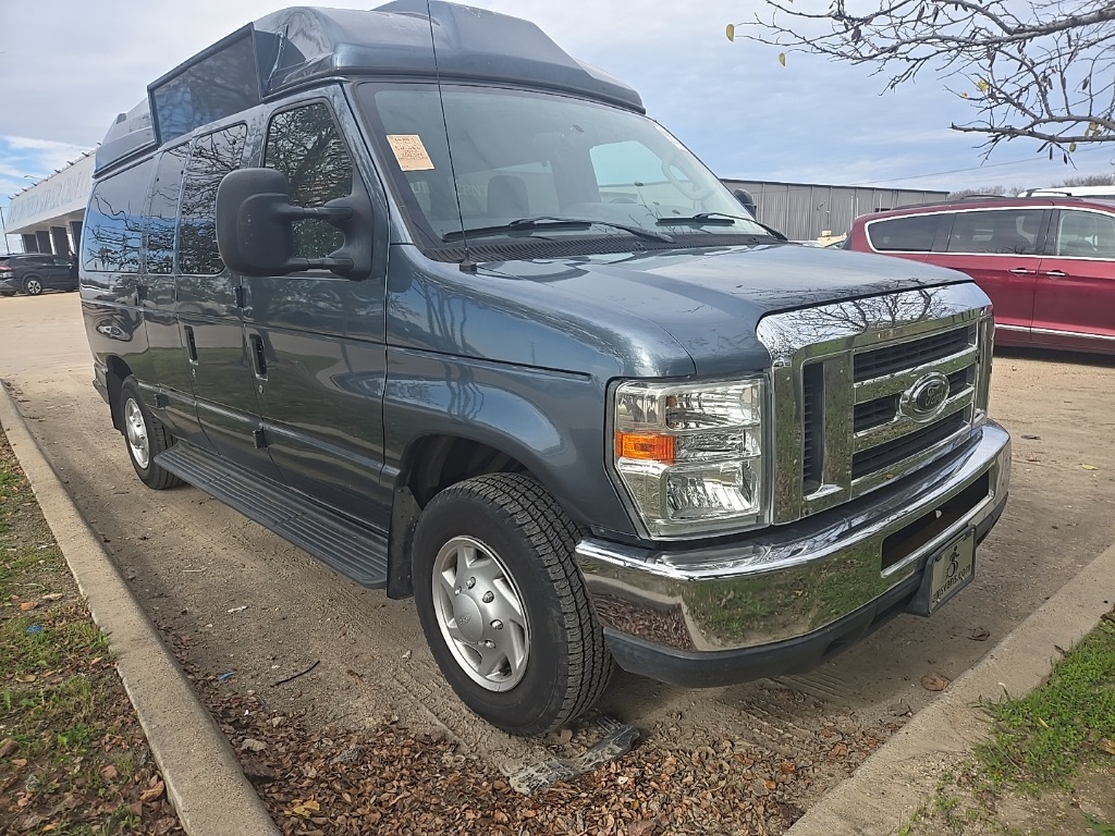 2012 Ford E-150 XLT photo 4