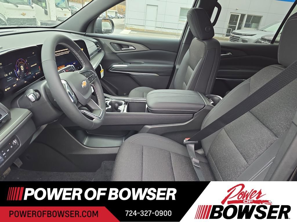 2026 Chevrolet Traverse 2LT photo 2