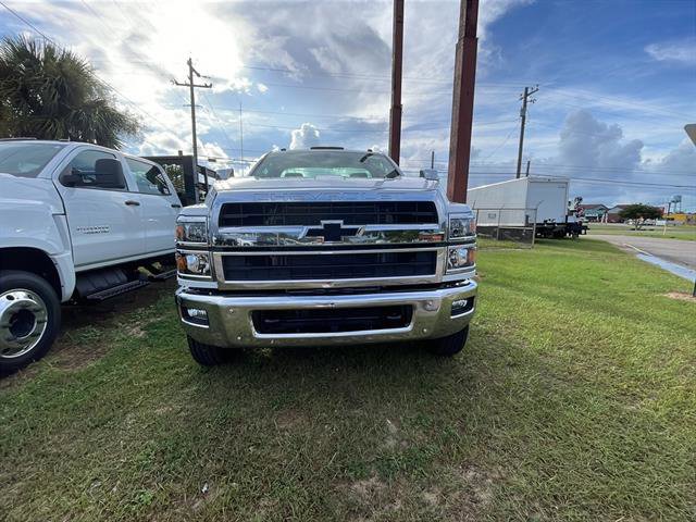 2024 Chevrolet Silverado 6500HD Work Truck photo 2