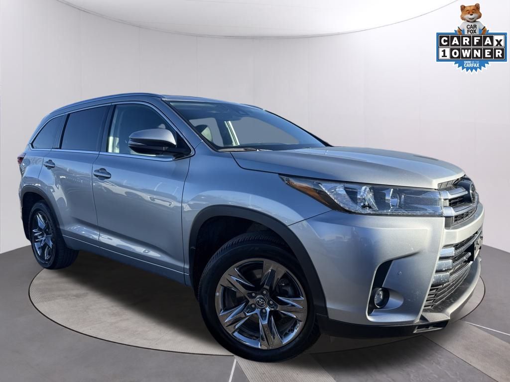 2019 Toyota Highlander Limited Platinum's photo