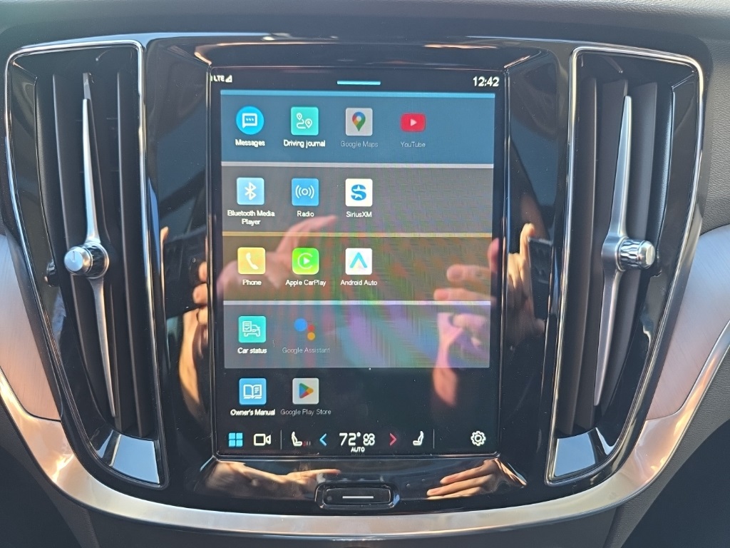 2025 Volvo S60 B5 Core photo 4