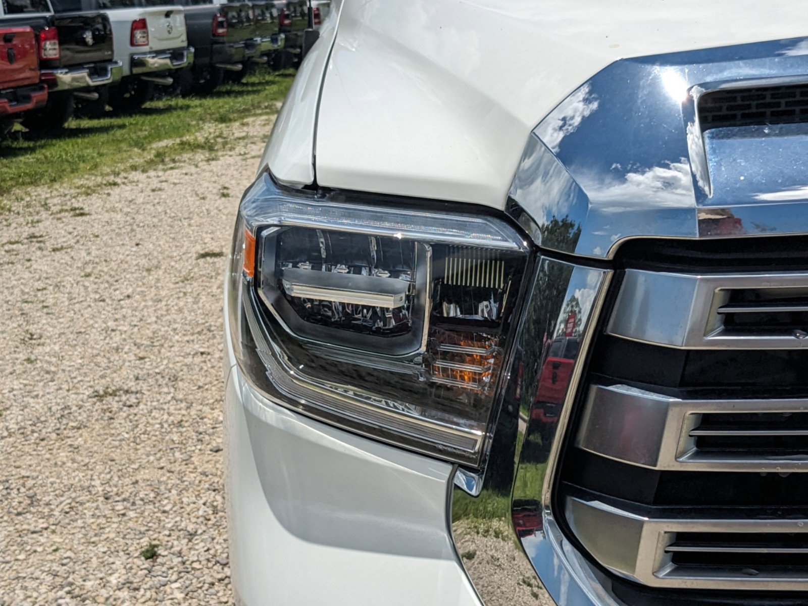 2019 Toyota Tundra Limited photo 8