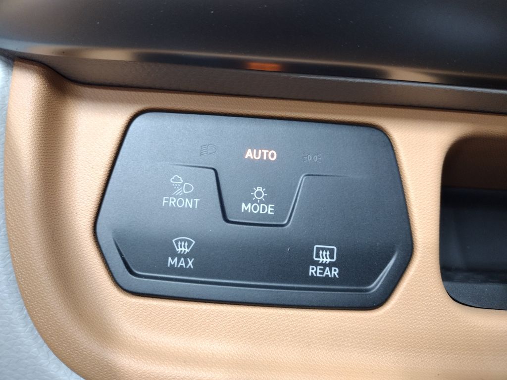 2025 Volkswagen ID. Buzz photo 18