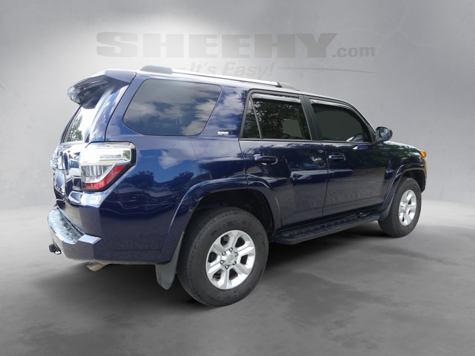 2022 Toyota 4Runner SR5 photo 2