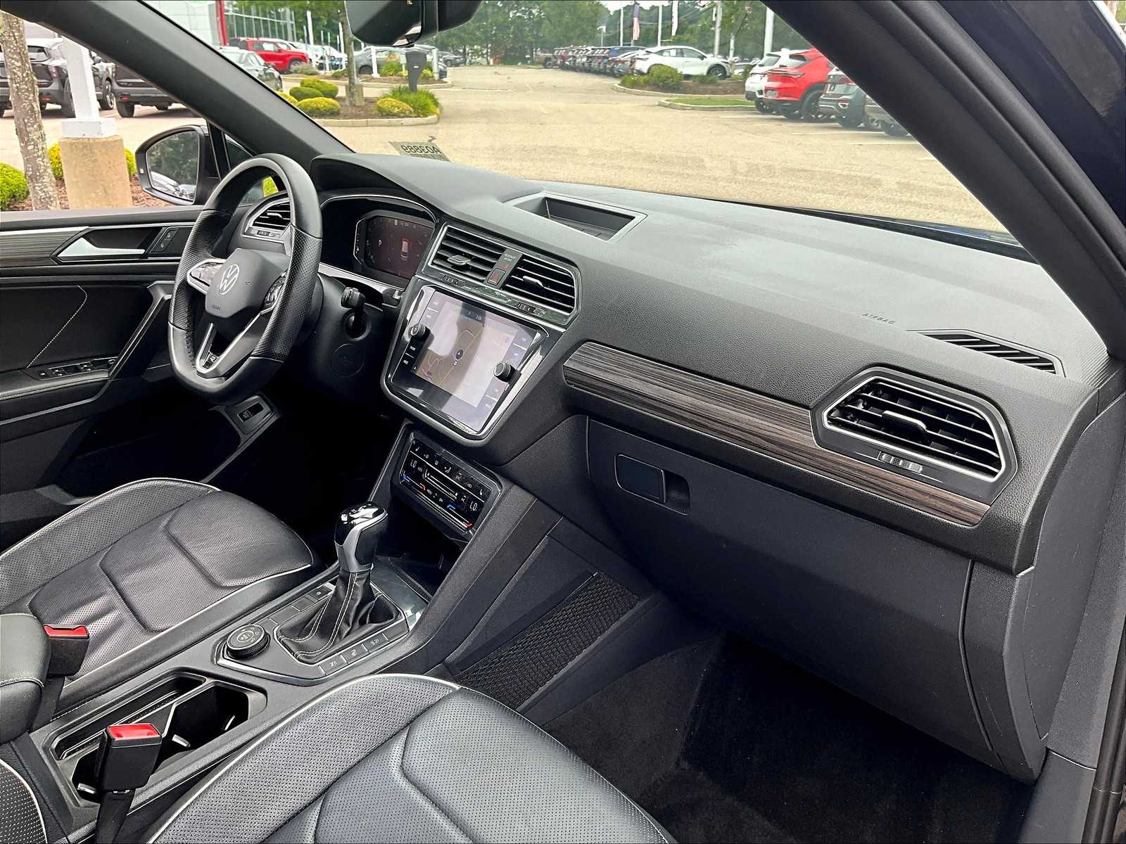 2022 Volkswagen Tiguan SEL Premium R-Line photo 13