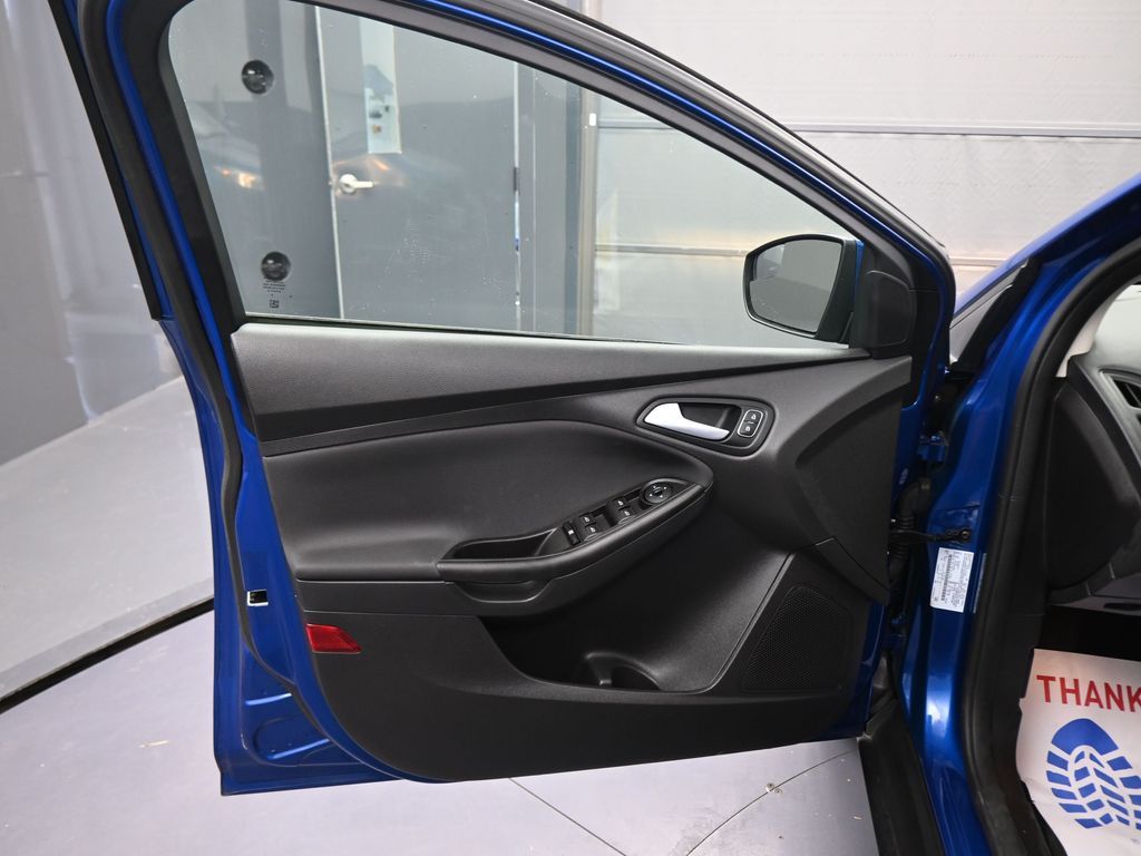 2018 Ford Focus SE photo 33
