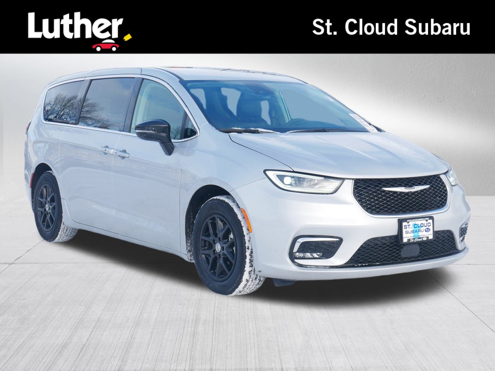 2024 Chrysler Pacifica Touring L's photo