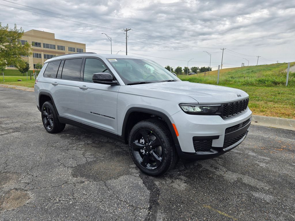 2025 Jeep Grand Cherokee L Altitude's photo