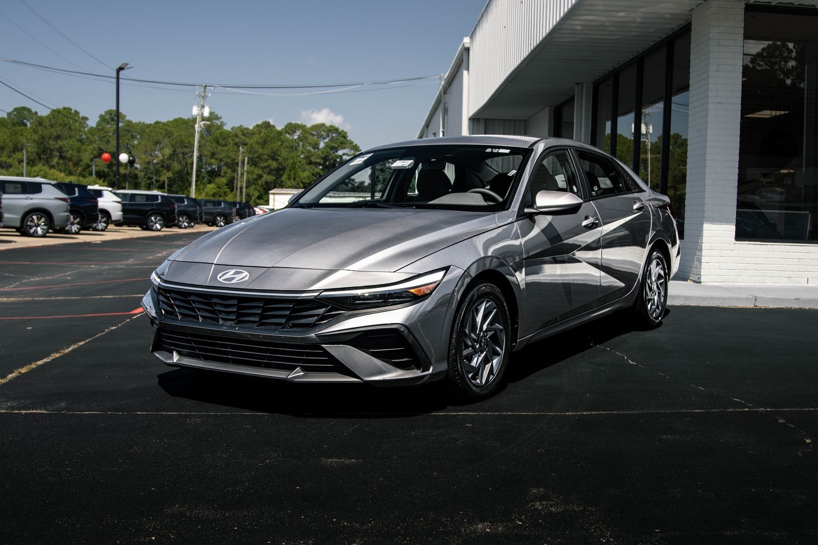 2024 Hyundai Elantra SEL's photo