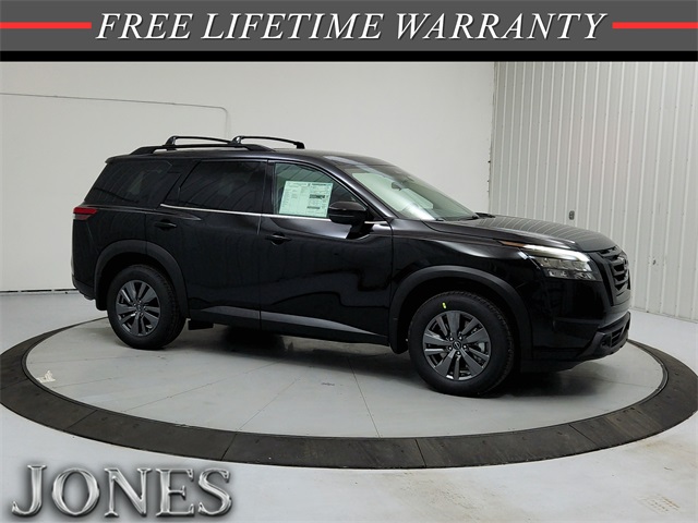 2025 Nissan Pathfinder SV's photo