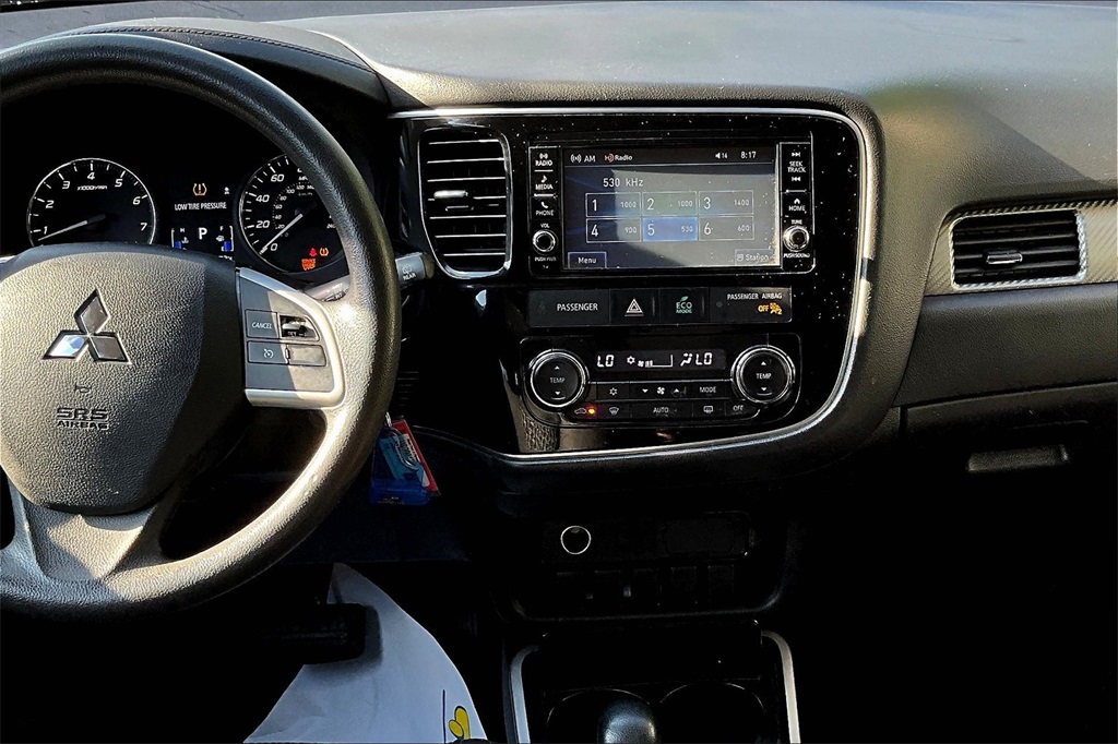 2018 Mitsubishi Outlander ES photo 18