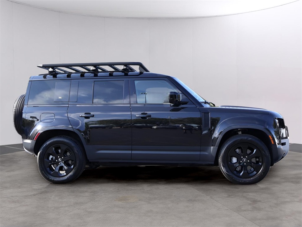 2024 Land Rover Defender 110 S photo 2