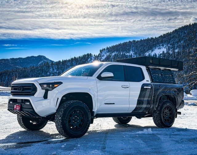 2025 Toyota Tacoma SR5's photo