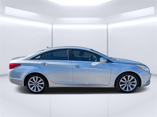 2011 Hyundai Sonata SE photo 2