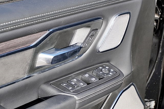 New 2026 Diamond Black Crystal Pearl-Coat Exterior Paint RAM Laramie image 26