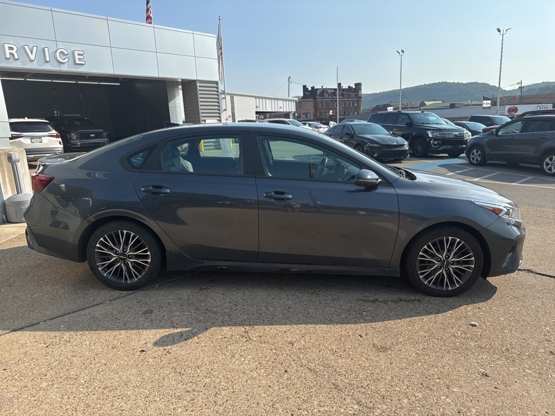 2023 Kia Forte GT-Line photo 4