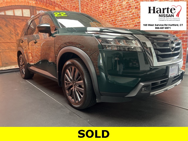 2022 Nissan Pathfinder SL's photo