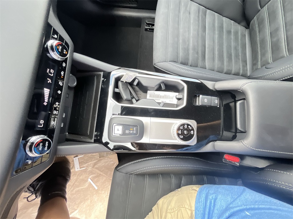 2025 Mitsubishi Outlander SE photo 19
