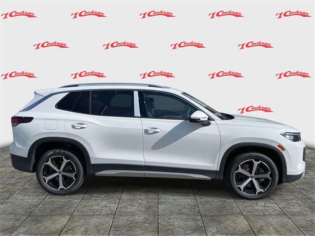 2025 Volkswagen Tiguan SE photo 2