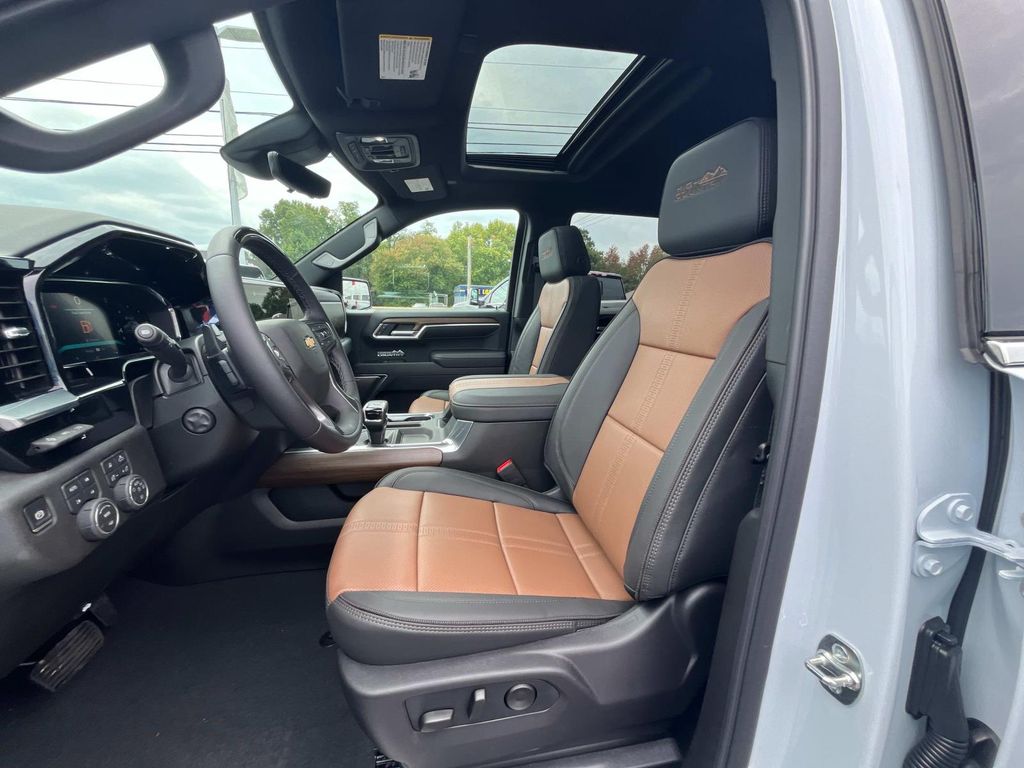 2026 Chevrolet Silverado 1500 High Country photo 9