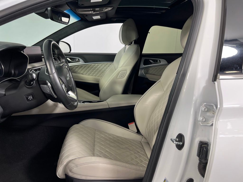 2022 Genesis G70 3.3T photo 16