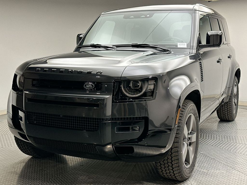 2026 Land Rover Defender X-Dynamic SE's photo