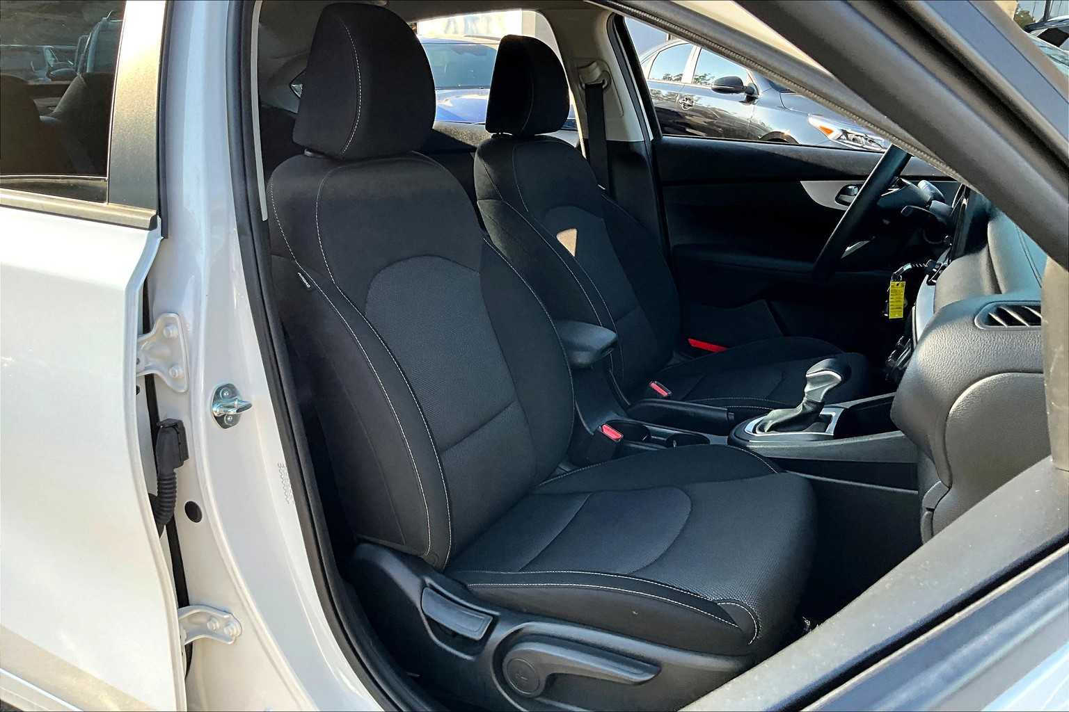 2024 Kia Forte LXS photo 8