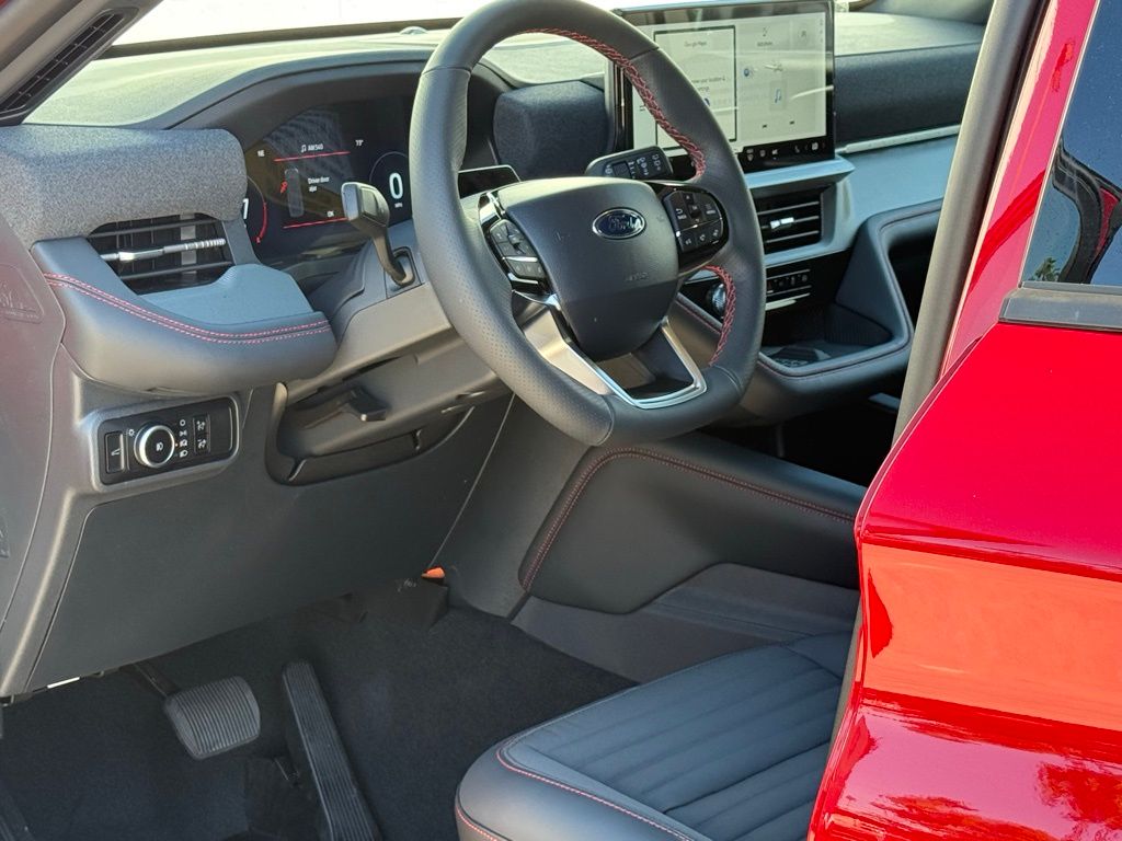 2025 Ford Explorer ST-Line photo 7