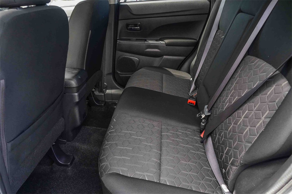 2024 Mitsubishi Outlander Sport ES photo 19