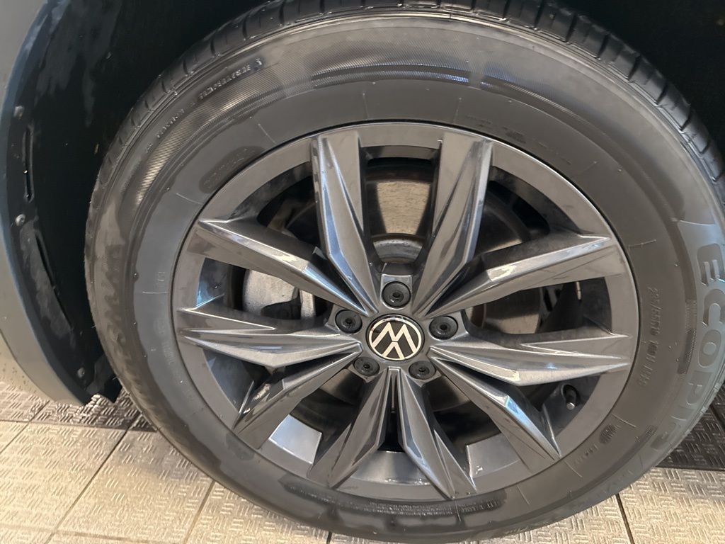 2024 Volkswagen Tiguan SE Wolfsburg Edition photo 4