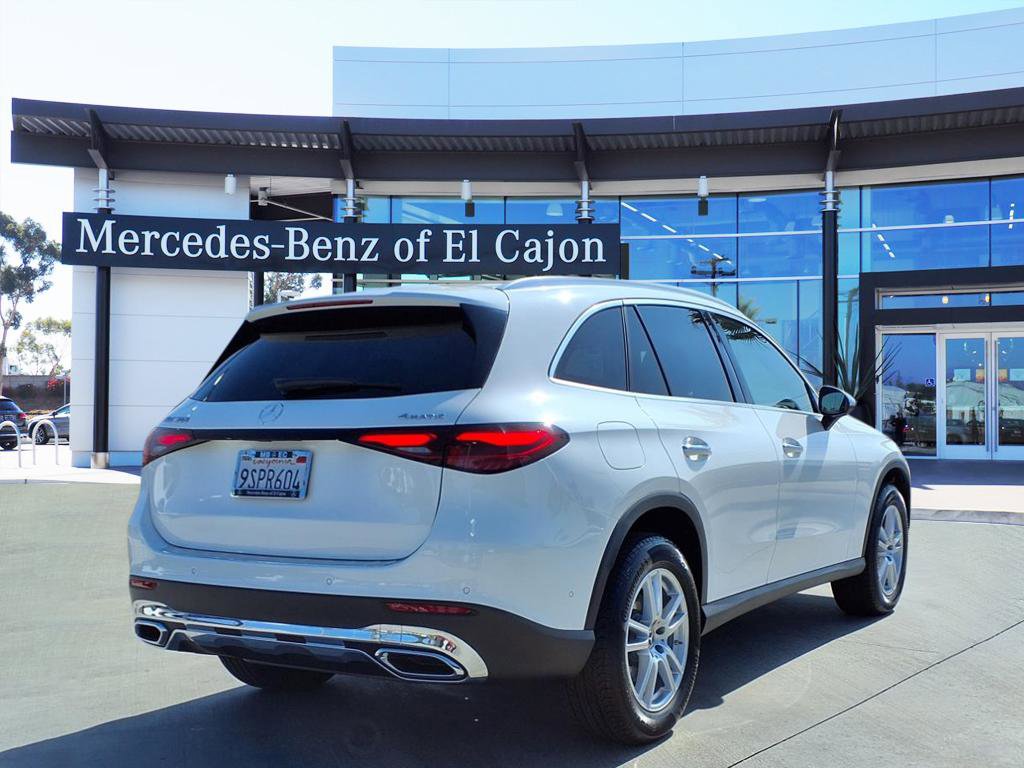 2025 Mercedes Benz GLC 300 4MATIC photo 3