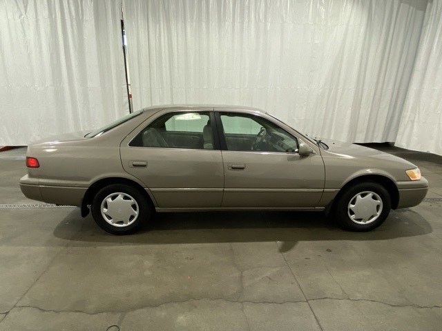 Used 1999 Toyota Camry LE with VIN 4T1BG22K9XU405027 for sale in Grants Pass, OR