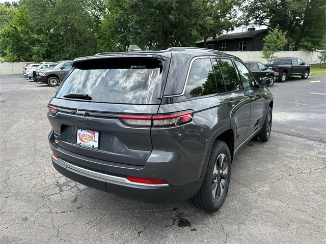2023 Jeep Cherokee Base photo 5
