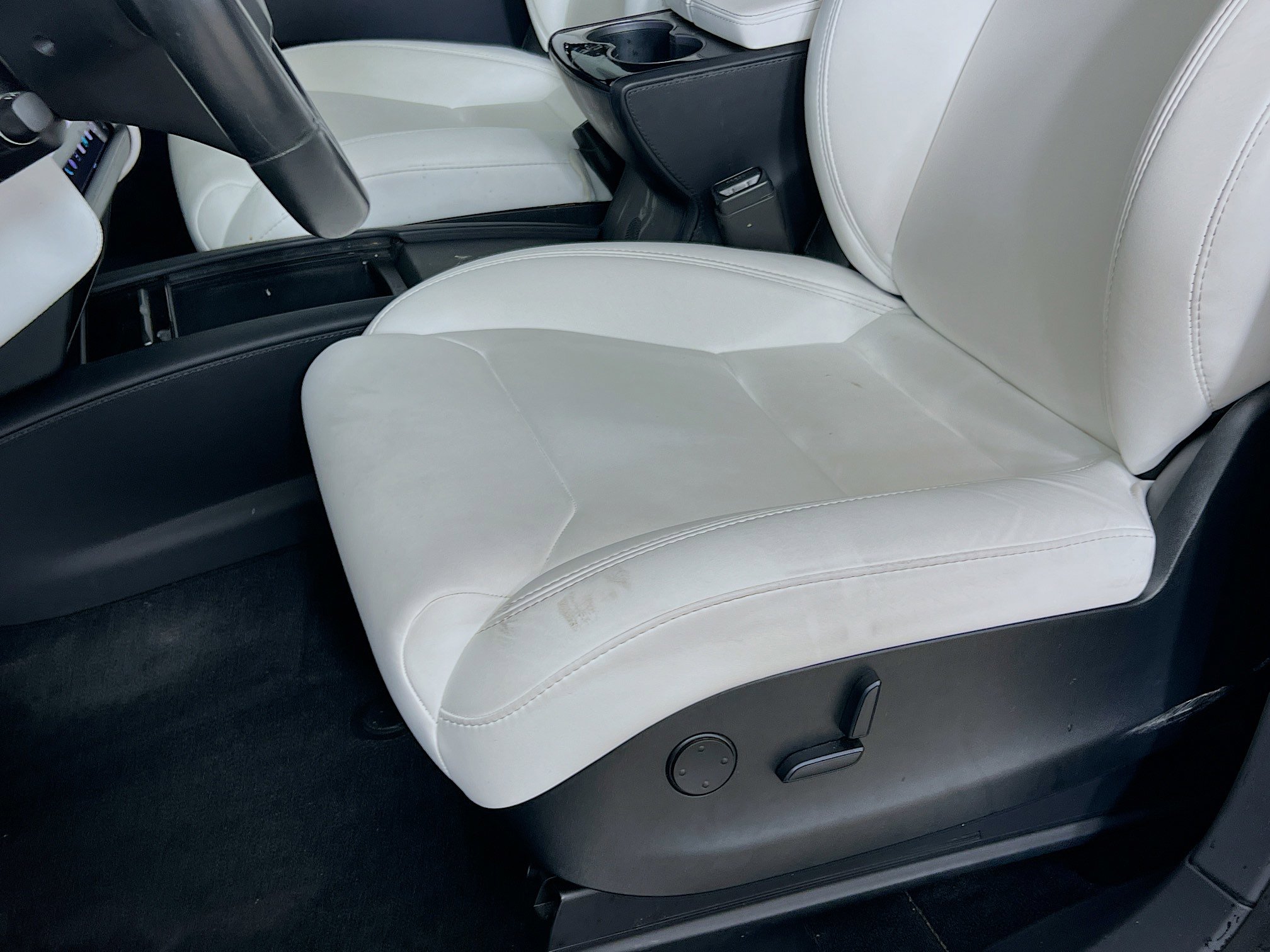 2019 Tesla Model X 75D photo 18