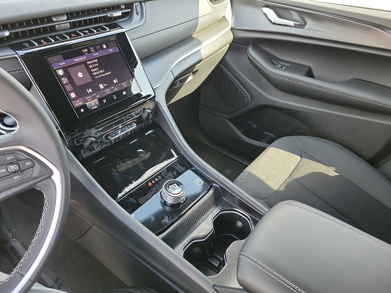 2025 Jeep Grand Cherokee Laredo X photo 8