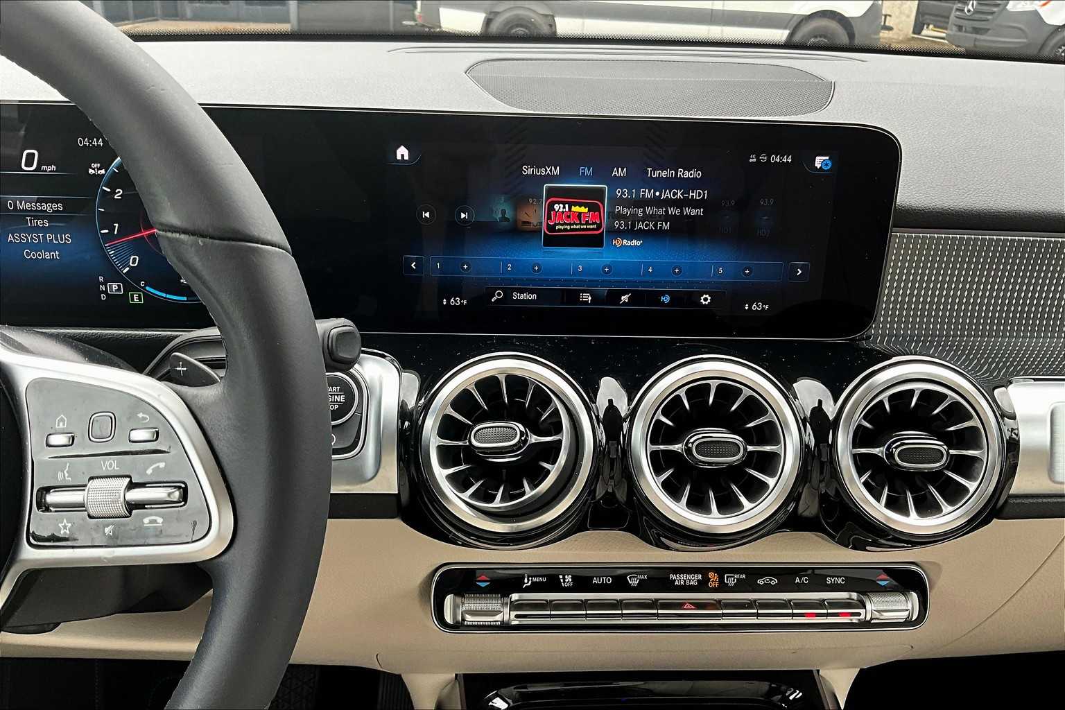 2023 Mercedes Benz GLB 250 photo 6
