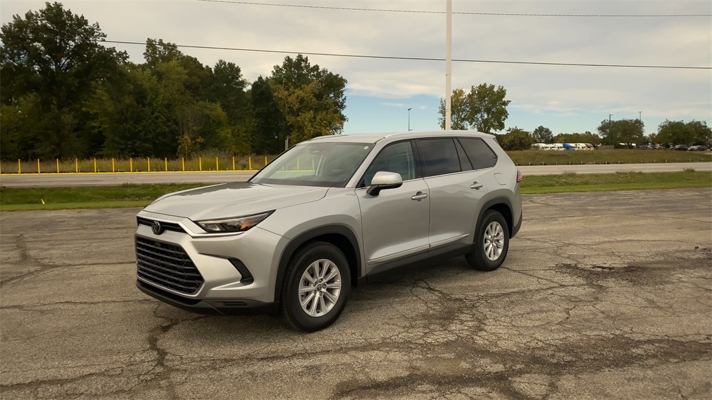 2026 Toyota Grand Highlander XLE AWD photo 4
